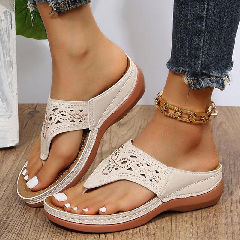 FENNJA Damen Clip Toe Wedge Sandalen - Sommer Flip Flops, Strassdetails