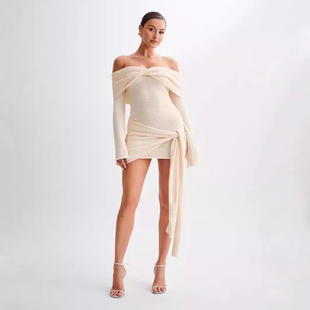 Strickkleid mit schulterfreiem unregelmäßigem Schnürdesign - Elegant und Bequem