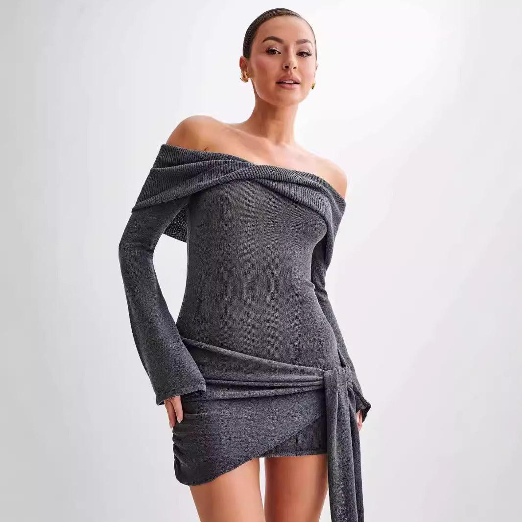 Strickkleid mit schulterfreiem unregelmäßigem Schnürdesign - Elegant und Bequem
