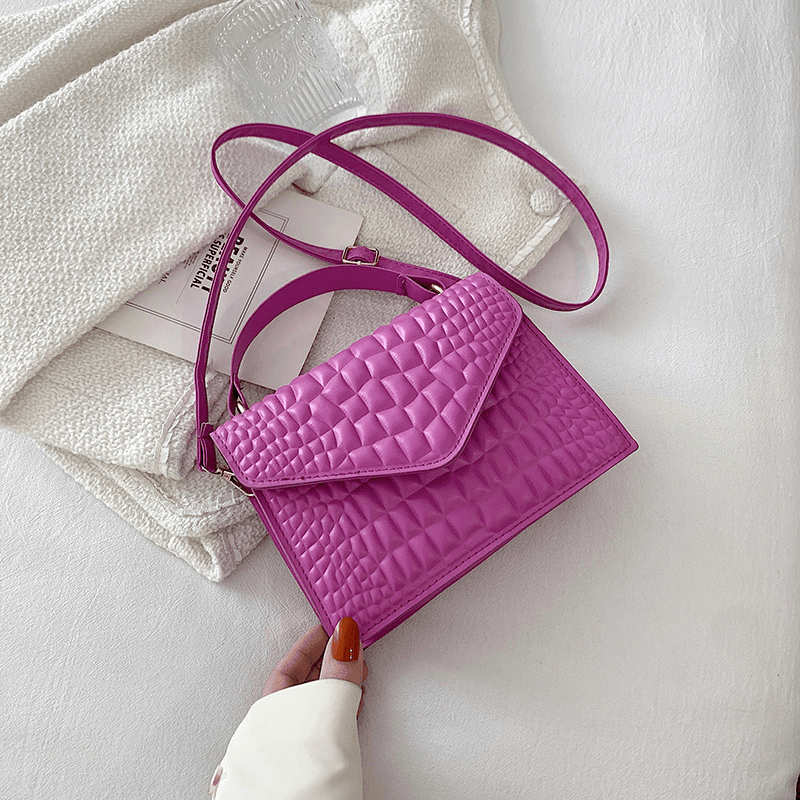 Eleganz: Die Schultertasche mit Verschluss und Ketten