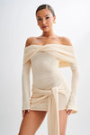 Strickkleid mit schulterfreiem unregelmäßigem Schnürdesign - Elegant und Bequem