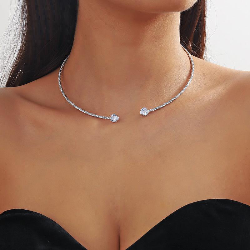 Choker-Halskette mit Strass-Herz für Frauen | Offene Halskette in Silber | Elegante Schmuckaccessoires