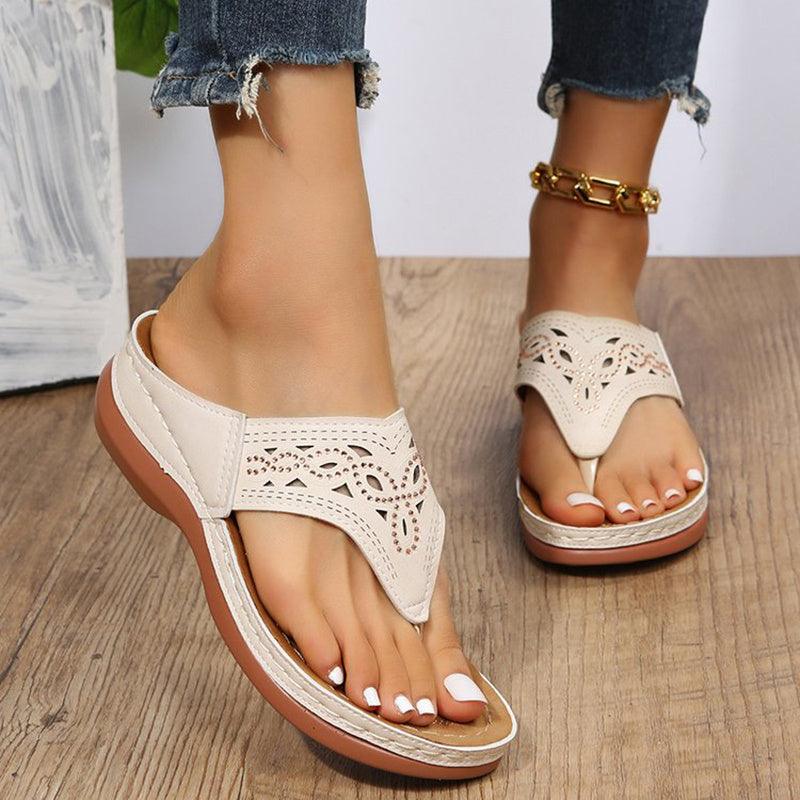 FENNJA Damen Clip Toe Wedge Sandalen - Sommer Flip Flops, Strassdetails